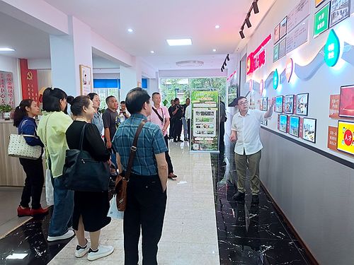 堅(jiān)定信心 緊跟市場(chǎng) 做大主業(yè) 沙龍活動(dòng)在躍騰印務(wù)舉行